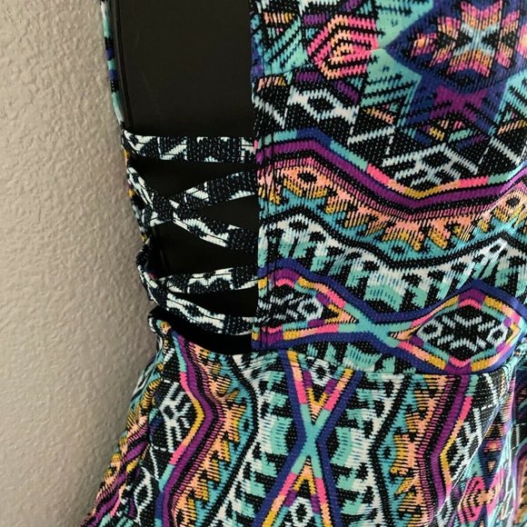 Junior’s Plunge Printed One Piece Swimsuit By No Boundaries Size XL NEW - Picture 9 of 10